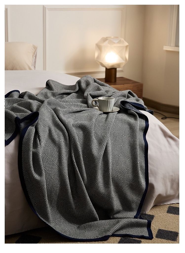 Q3Y Light Luxury Nordic Style Air Conditioning Nap Sofa Throw Bed Airplane Blanket_voghion.com