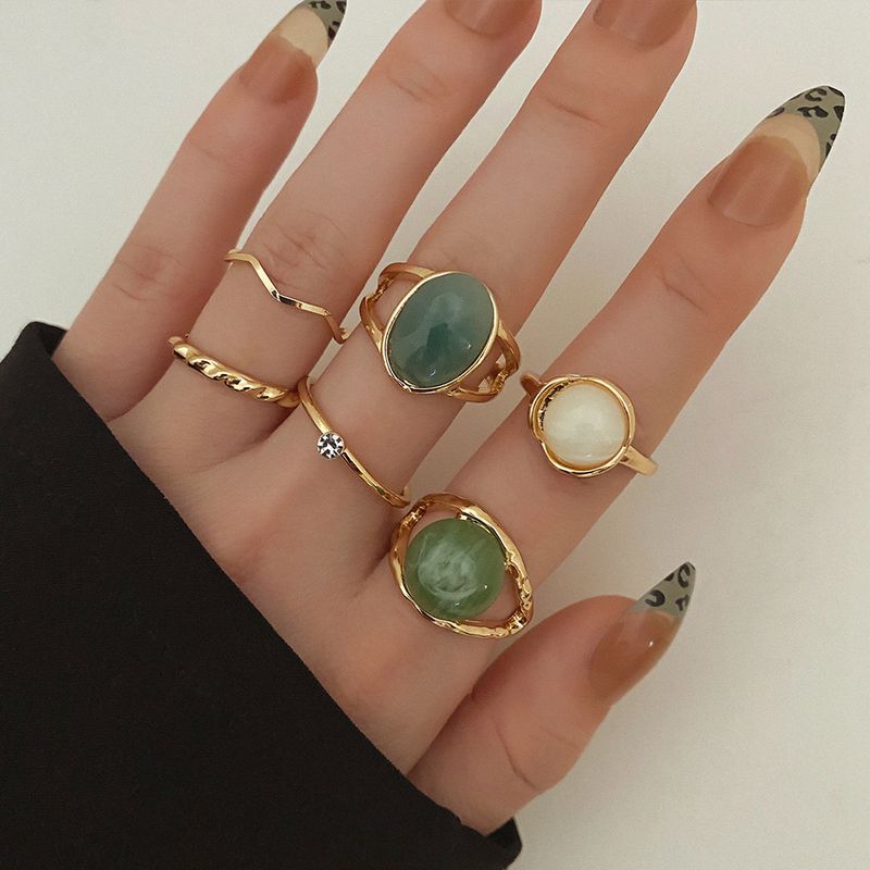 Ready Stock IPARAM Elegantes smaragdweißes künstliches Ringset für Frauen Vintage Kristall geometrischer Fingerring Modeschmuck_voghion.com