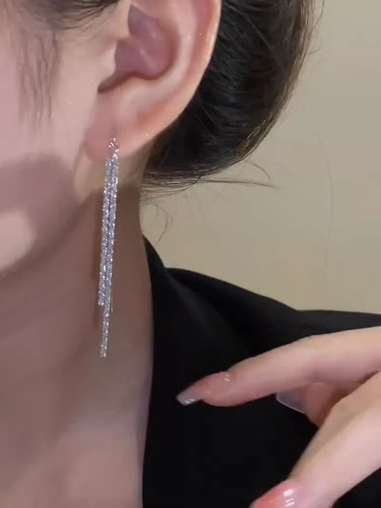 Silver ear line temperament long Galaxy tassel fashionable niche design high-end versatile new earrings_voghion.com
