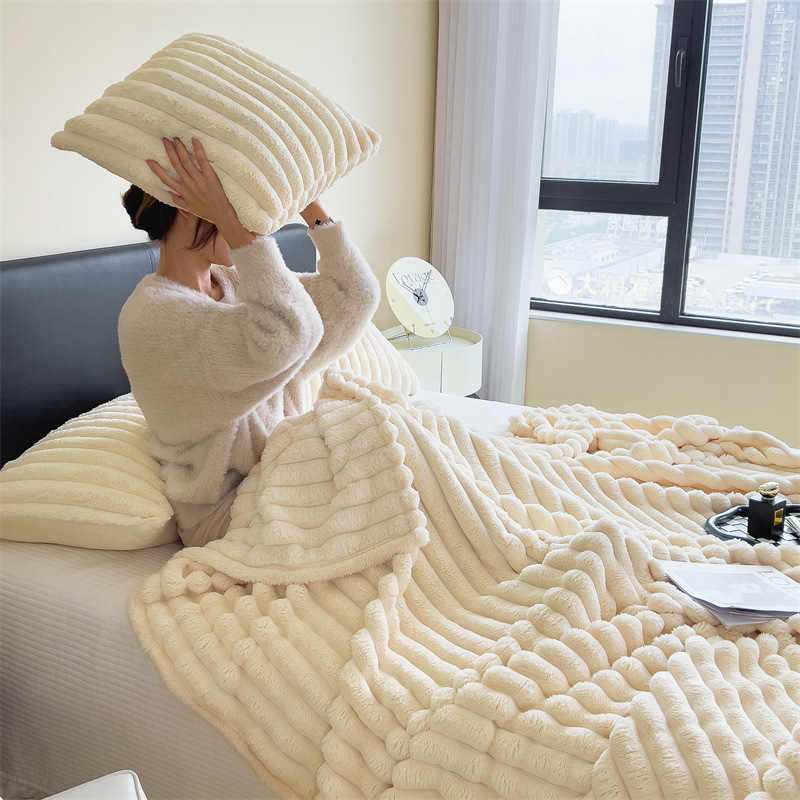 Effen konijnenpluche deken op bed, herfst en winter, verdikte dubbellaagse dutjesdeken, vrijetijdsairconditioningdeken_voghion.com