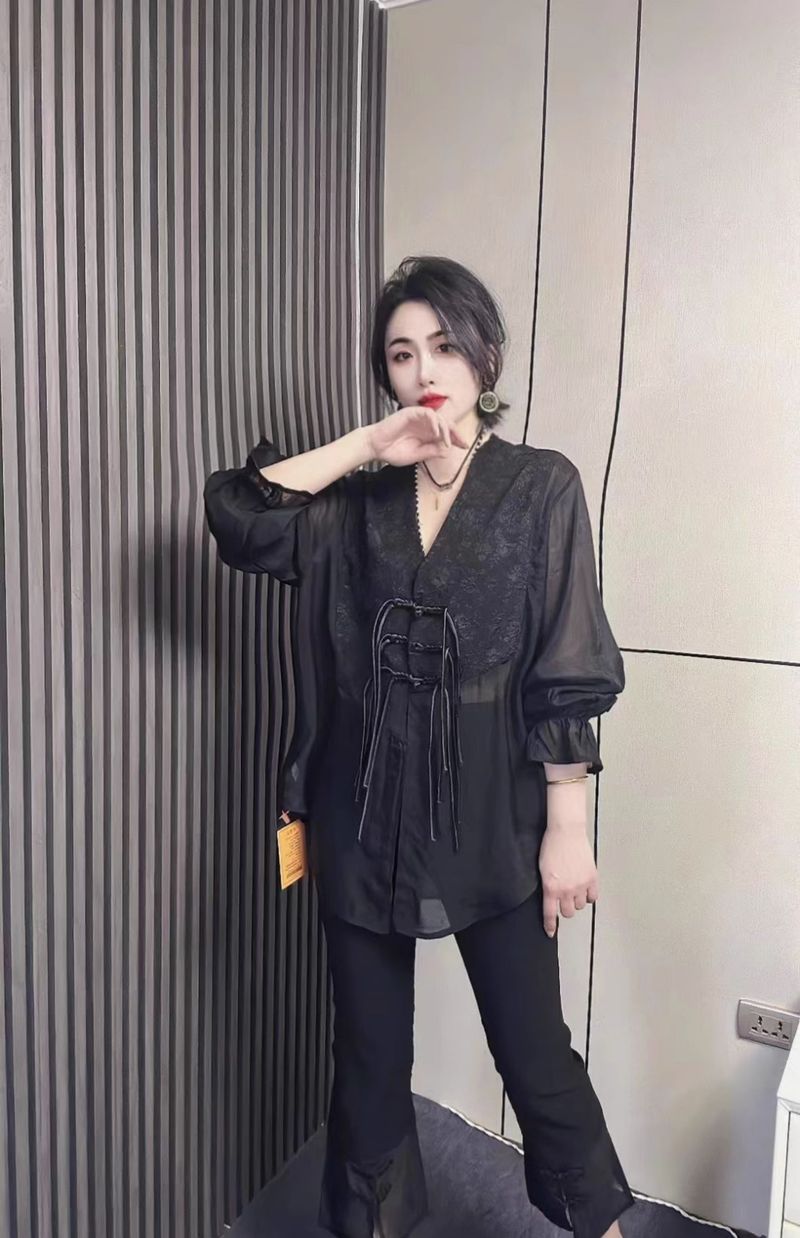 Traje Tang de primavera y verano con protección solar y cuello en V con encaje y hebilla retro._voghion.com