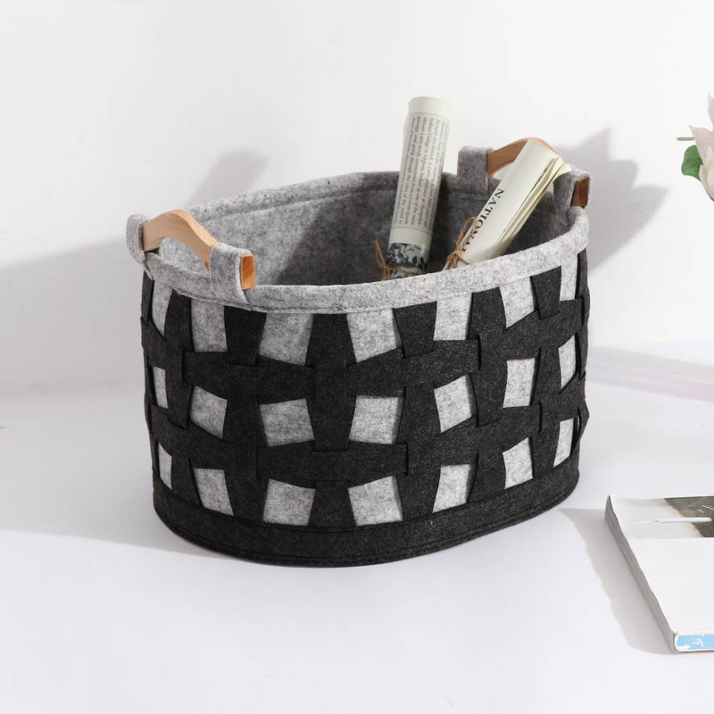 1 panier de rangement circulaire en feutre gris et noir, design moderne et contrasté, pour le salon_voghion.com
