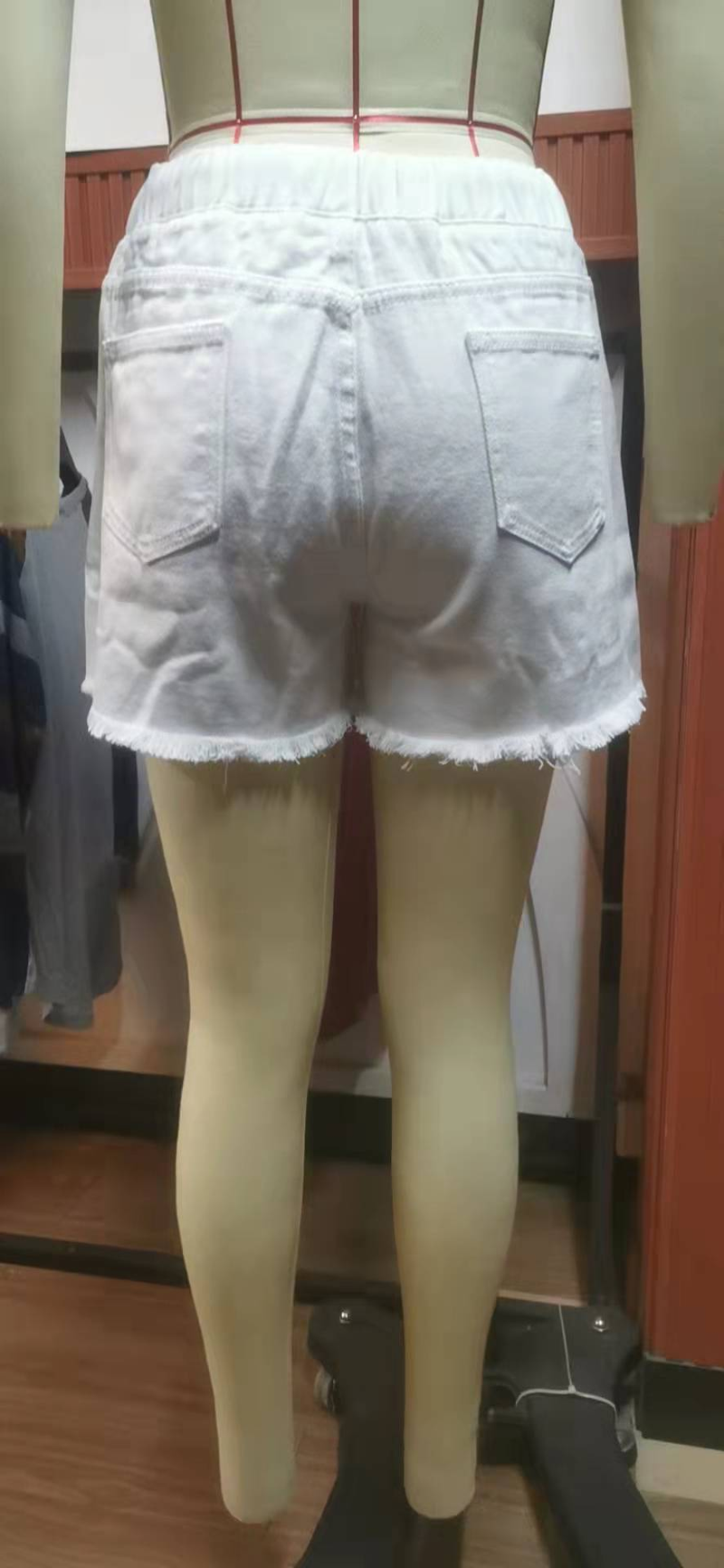 Gli abiti da donna mostrano pantaloncini casual in denim con elastico in vita sottile_voghion.com