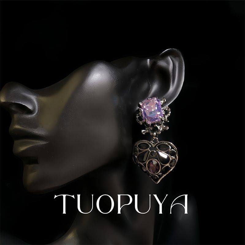 2025 New Diamond-Encrusted Heart Square Necklace High-End Fashion Collarbone Chain Niche Exaggerated Jewelry_voghion.com