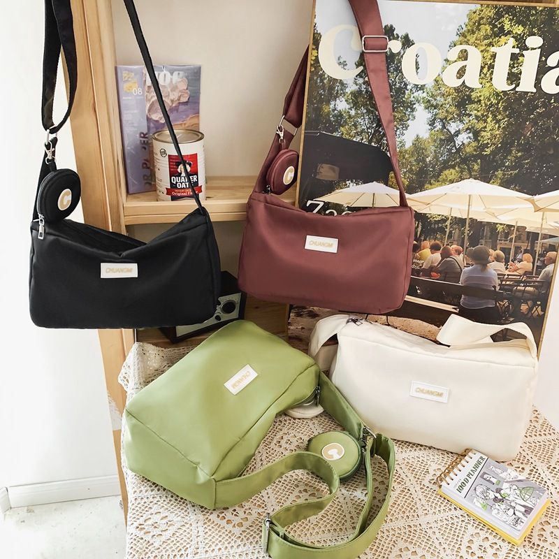 Bolso de Material de tela de nailon para mujer, nuevo diseño de nicho, diseño de banda ancha, bandolera de un hombro, bolso de bola de masa para mujer_voghion.com