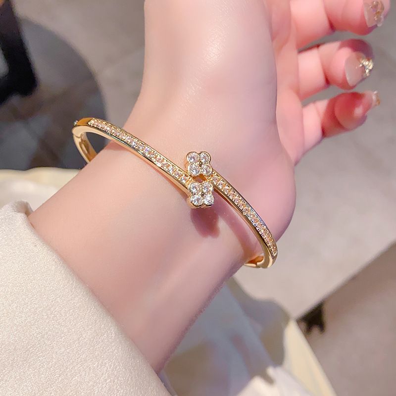 Elegant Four-Leaf Clover Bracelet With Zirconia Stones, Adjustable Square Clasp, Fashionable Boho Chic Jewelry For Women_voghion.com