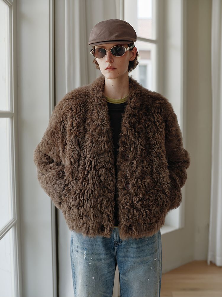 Damen-Kunstpelzmantel mit natürlichen Locken – gemütlicher V-Ausschnitt, offener Cardigan-Stil, toskanisch inspirierte Kunst-Shearling-Jacke_voghion.com