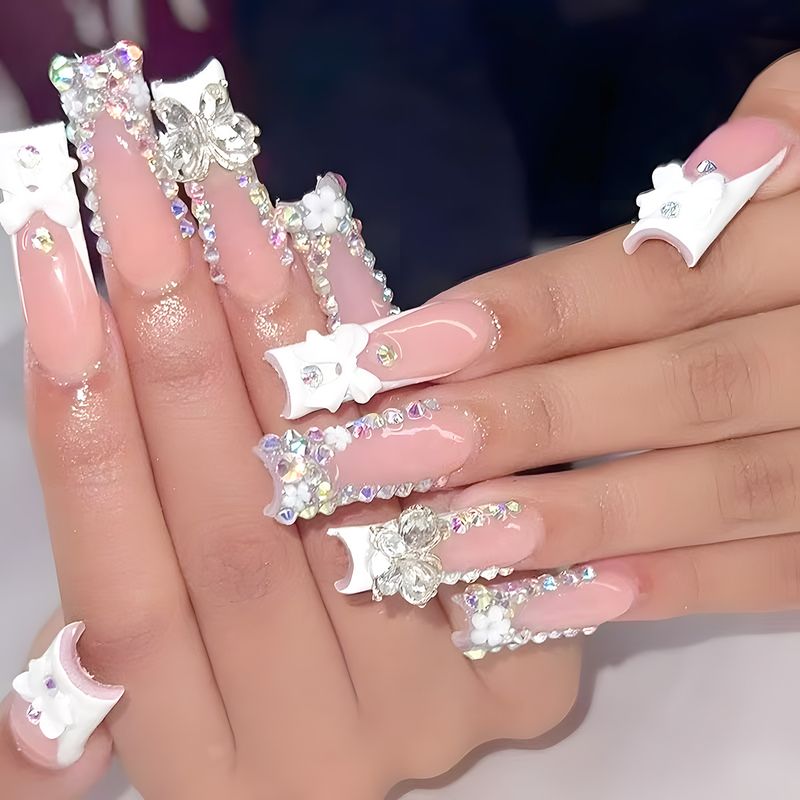 Eleganti adesivi per unghie alla francese con fiocchi e strass - Unghie finte riutilizzabili per donne, opzioni autoadesive e con colla_voghion.com