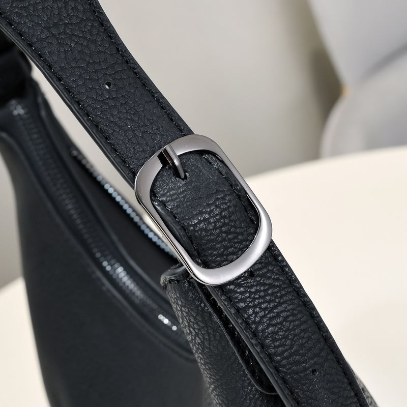 Borsa tote vintage in stile gotico da donna - Borsa a tracolla con teschio punk borchiato e tracolla regolabile - Ampia borsa da lavoro nera per l'uso quotidiano_voghion.com