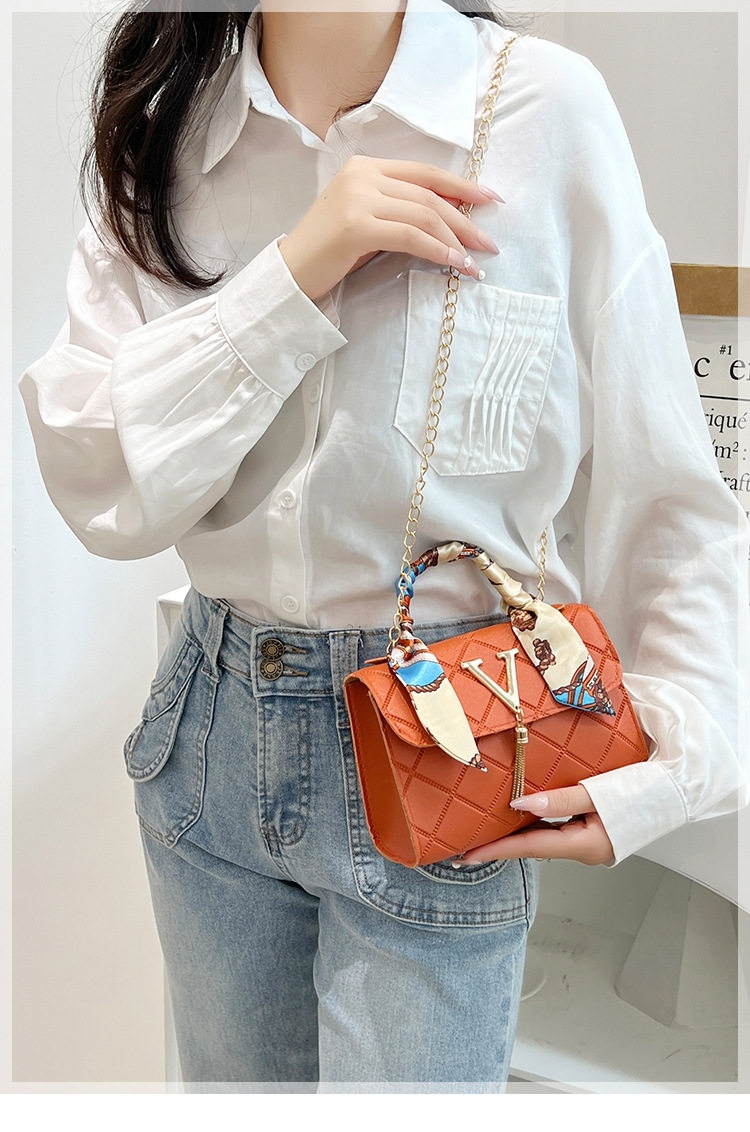 2024 New Single Shoulder Crossbody Small Square Bag Versatile Diamond Grid Embossed Scarf Women's Bag_voghion.com