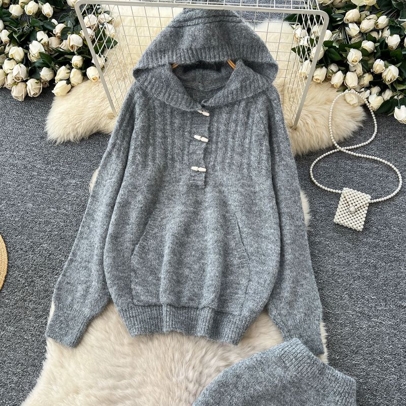 Damenbekleidung: Gemütliches Set aus übergroßem Hoodie und hoch tailliertem, figurbetontem Rock – lässiges zweiteiliges Outfit für Damen, Loungewear und Streetstyle_voghion.com