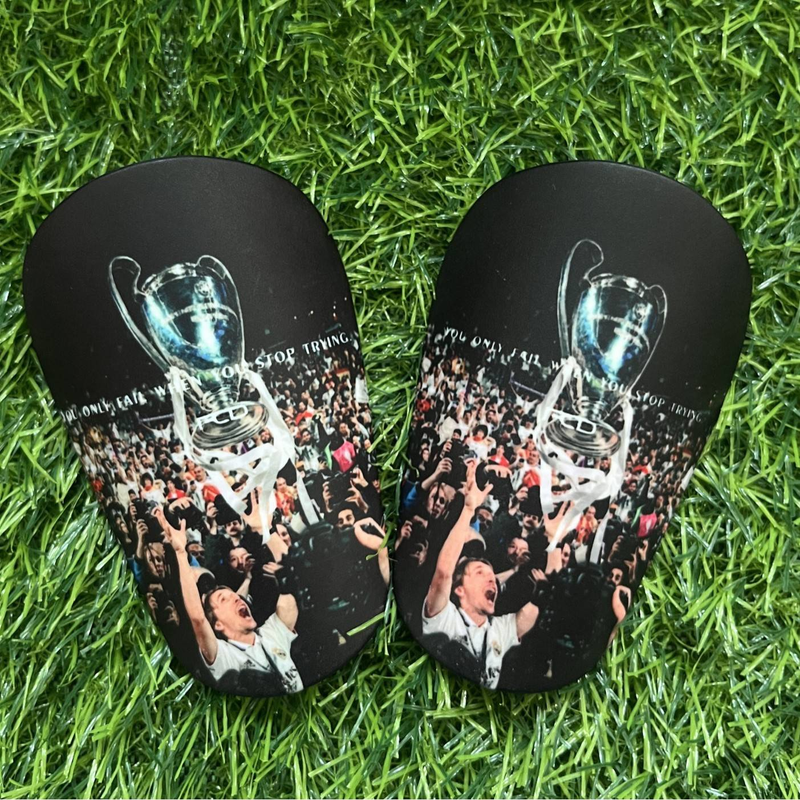 Mini parastinchi da calcio - Protezioni leggere per le gambe da calcio per ragazzi, design traspirante e antiscivolo (8-12 cm) - Regolabili in 3 misure_voghion.com