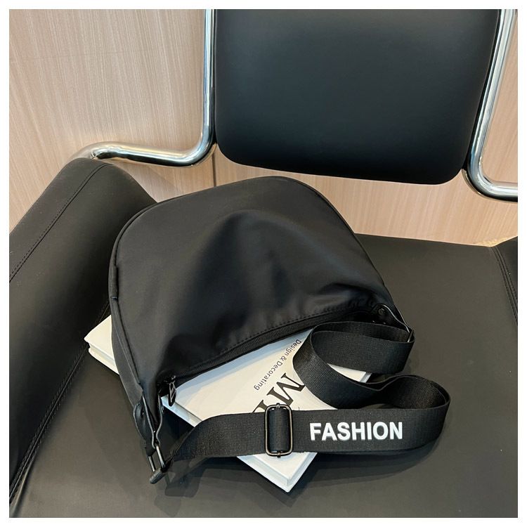 Borsa in tessuto di nylon da donna, borsa a tracolla semplice con motivo a mezzaluna, borsa a tracolla per coppia, borsa a tracolla per sport e tempo libero_voghion.com