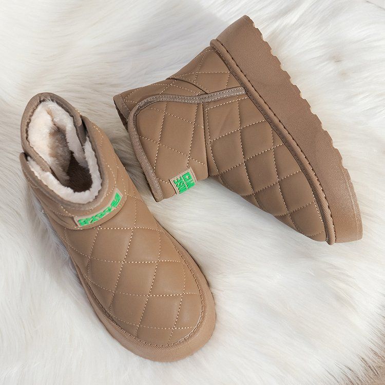 Step on white thick soled snow boots for women, winter with plush and thickened 2024 new warm cotton shoes_voghion.com