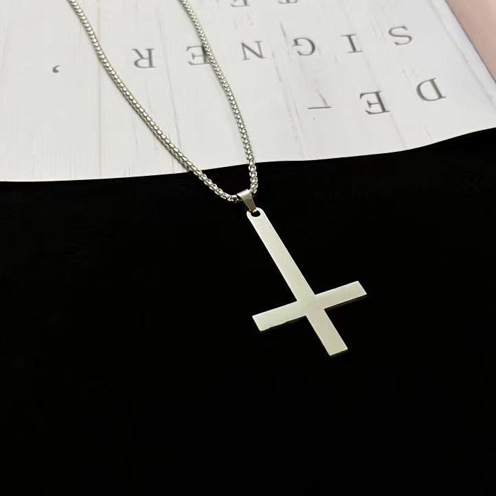 Collana con croce rovesciata nera da uomo, ciondolo in acciaio al titanio per donna, minimalista, placcato in oro bianco, accessori alla moda per uomo_voghion.com