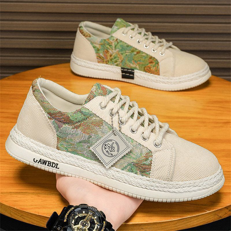 2026 Fashion Sneakers Skateboarding Shoes Youth/Men Low Top Lace-Up Breathable Non-Slip Wear-Resistant Canvas Running Shoes_voghion.com