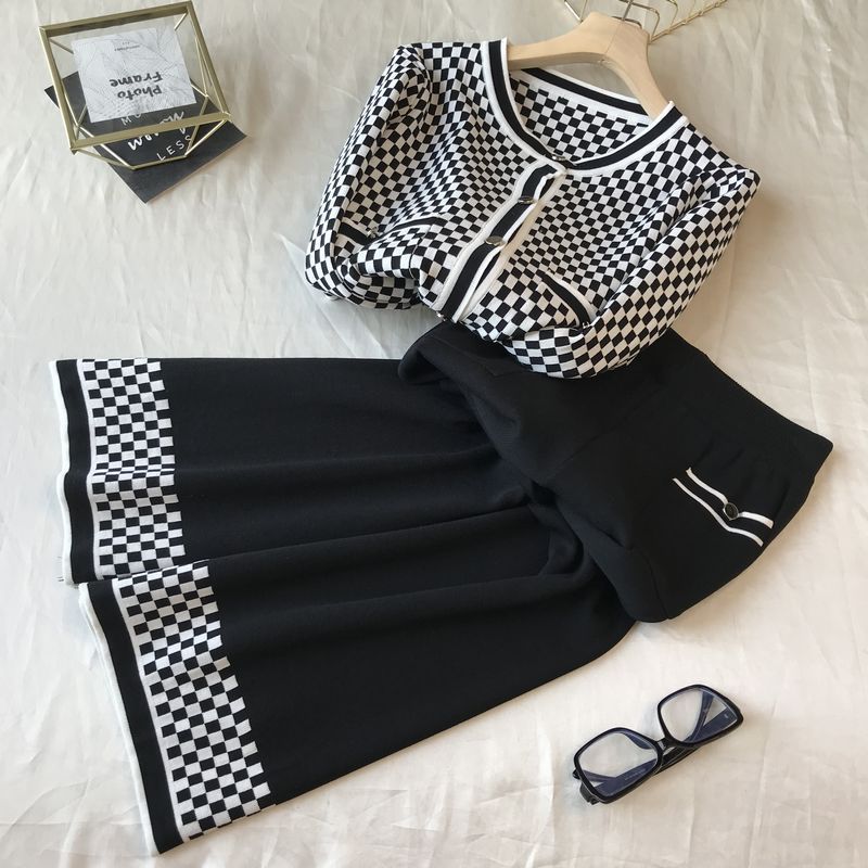 Completo da donna in due pezzi per persone piccole in autunno con abito di grande significato, pantaloni larghi in stile piccolo e profumato, stile western e alla moda_voghion.com