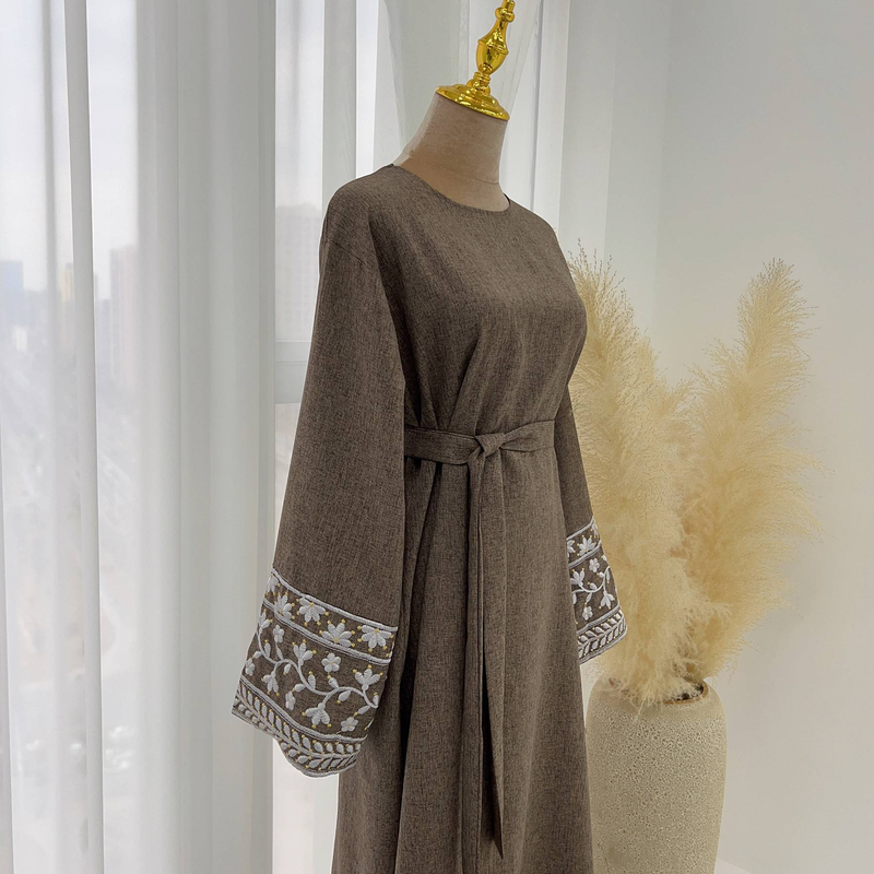 A Middle Eastern Embroidered Dress Gown With Exquisite Patterns On The Cuffs And A Zipper At The Back_voghion.com