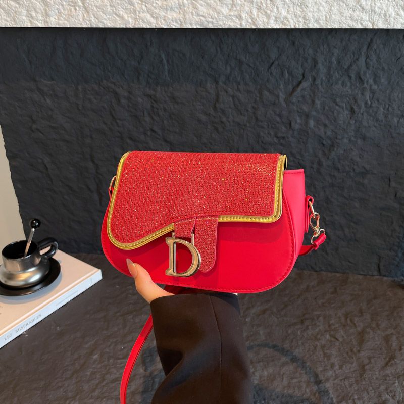 Ladies Chic D Monogram Crossbody Bag Glossy Finish Spacious Magnetic Snap Closure Adjustable Strap Commute Travel Bag 21*6*13cm_voghion.com