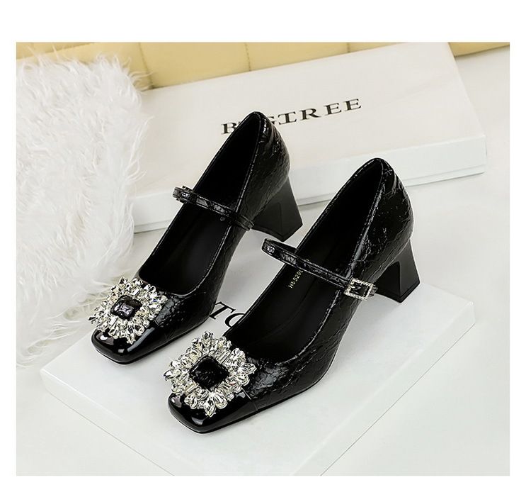 Damenschuhe Mary Jane Crack Stitching Commuter High Heels Mittlerer Absatz Dicker Absatz Quadratischer Kopf Einzelschuhe_voghion.com