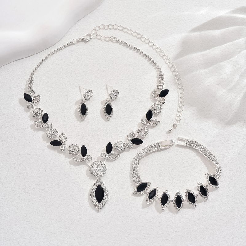 Set di gioielli da donna, gioielli di moda all'ingrosso, set di gioielli da sposa con fiori in cristallo bianco, collana, accessori per abiti da sposa e banchetti alla moda._voghion.com