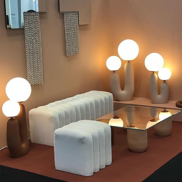 Table de chevet en résine, design nordique, luminaire de luxe, idéal pour une salle d'exposition, un salon, une chambre à coucher ou un bureau_voghion.com