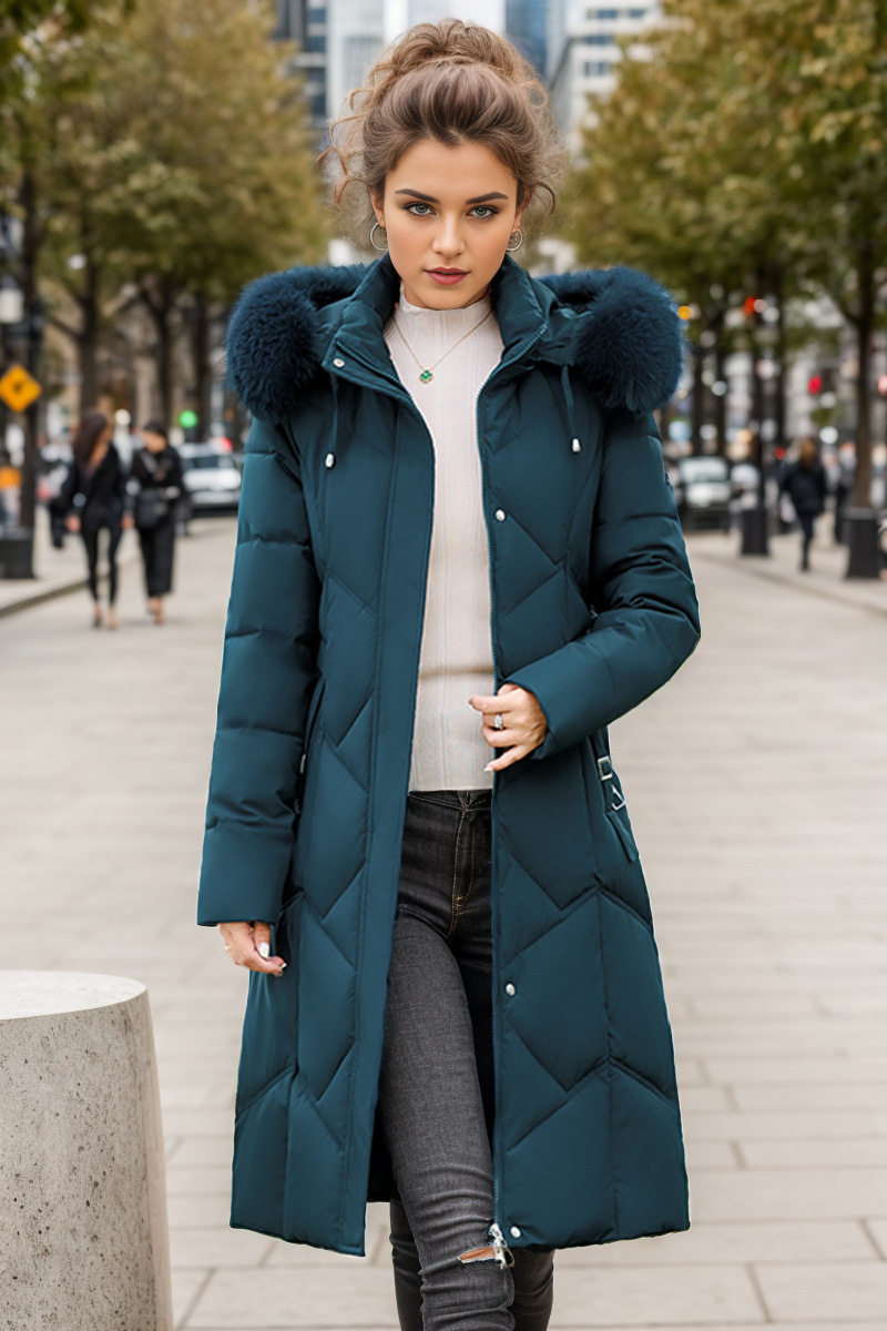 Warme Damenjacke im Winterstil ist lang und dick mit schwerem Haarband und Hutmantel_voghion.com