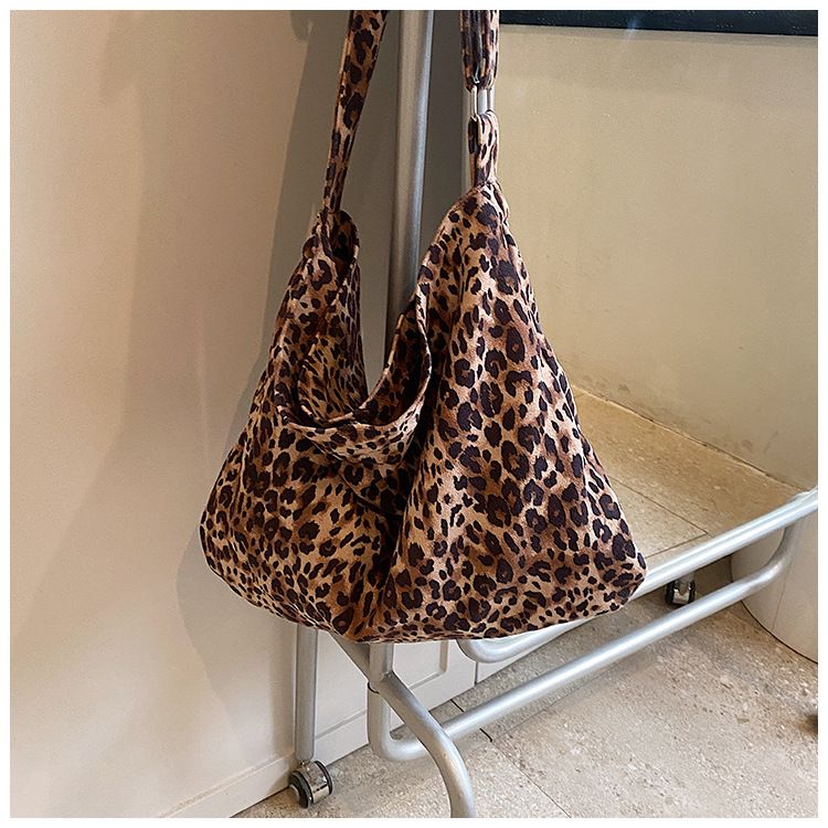 Borsa a tracolla da pendolare con stampa leopardata in velluto estivo e semplice stampa zebrata_voghion.com