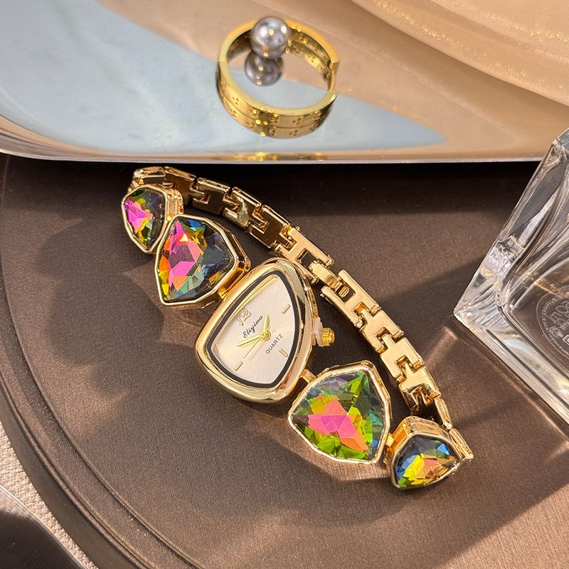 Combinazione di colori Design irregolare Orologio con grandi diamanti Orologio di nicchia di lusso Colore Moda Alto senso Lavoro Quotidiano Compleanno Anniversario Regalo di San Valentino_voghion.com