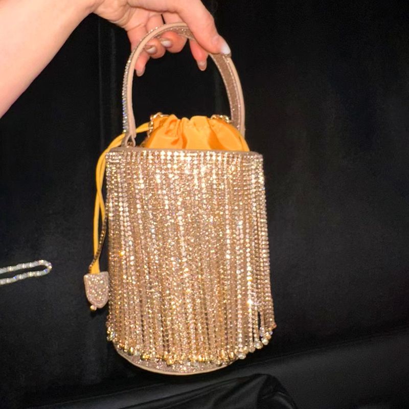 2024 neue Quaste Volldiamant Handtasche Mode Glänzender Eimer Prominente Abend Einzelne Schulter Umhängetasche_voghion.com