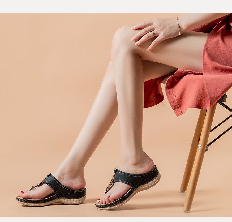 Sandalen 2023 Neue Damen-Slope-Heel-Metallschnalle Klemmfuß Fischgräten-Hausschuhe_voghion.com