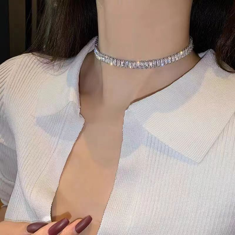 Collana leggera di lusso di alta qualità con zirconi, semplice e alla moda, collana con temperamento di alta qualità, catena corta per clavicola, personalità, gioielli alla moda_voghion.com