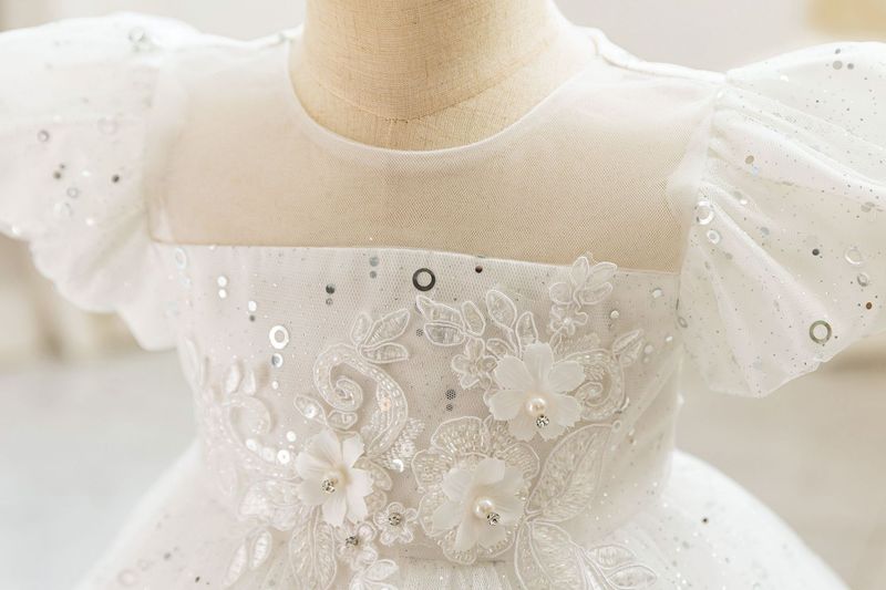 2024 nouvelle robe d'hôte pour enfants robe de soirée pour fille de fleur d'un an robe de princesse florale à manches bouffantes robe en gaze en stock_voghion.com