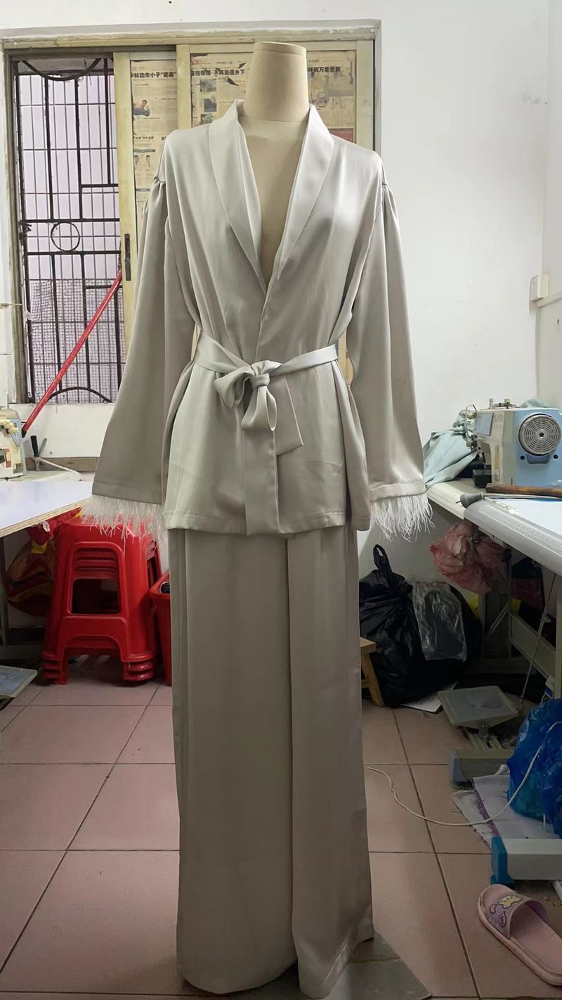 Abbigliamento da donna Autunno Casual Lazy Suit Piuma Manica lunga Lacci Raso Due pezzi Suit_voghion.com