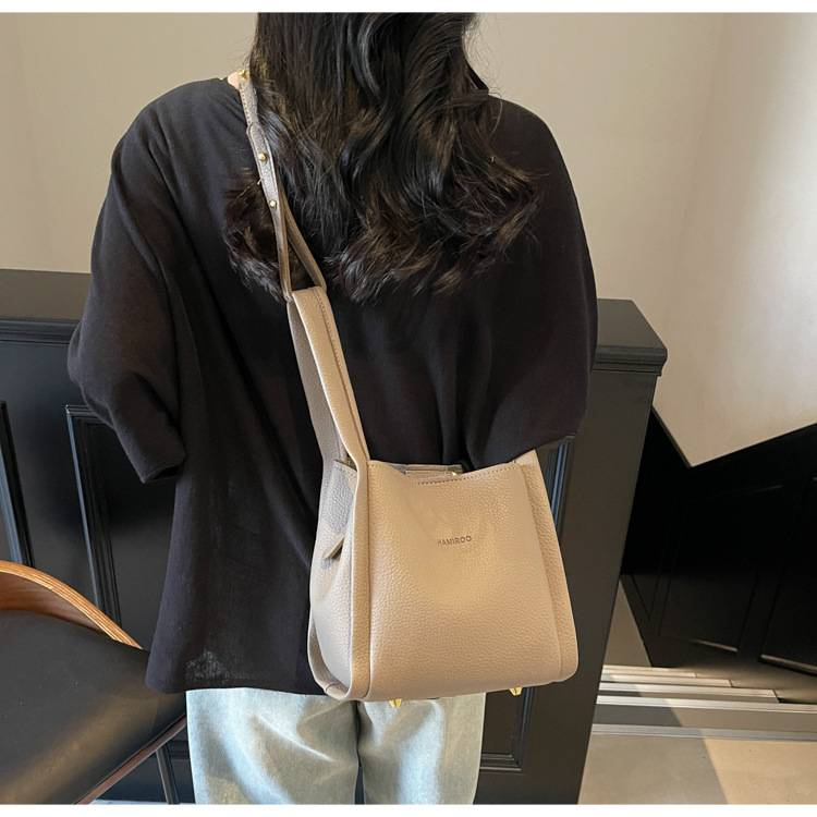 Zweiteilige, weiche Schultertasche mit Litschi-Muster für Mütter im Außenhandel. Neue, lässige, einfache, tragbare diagonale Tasche für das Leben._voghion.com