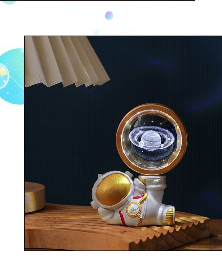 Valoisa työpöydän koriste, astronauttikristallipallo, pieni yövalo, huoneen sisustus, syntymäpäivälahja pojille_voghion.com