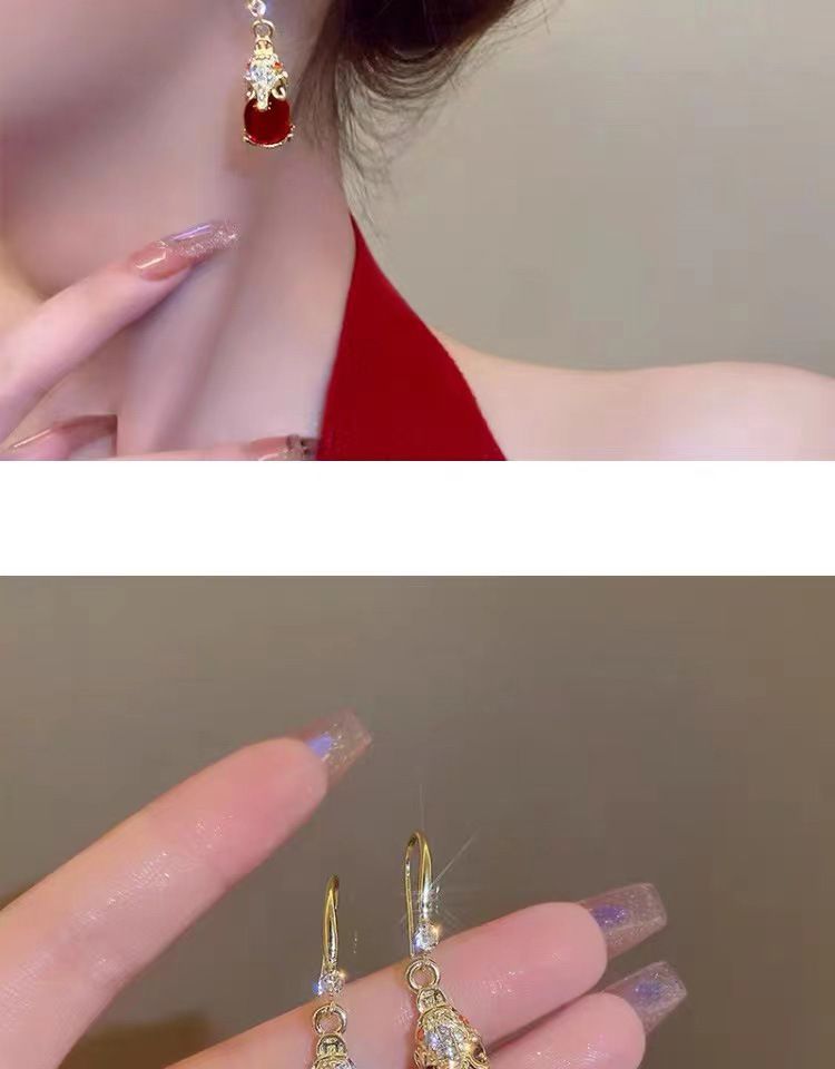 Fashionable New Chinese Antique Style PI Xiu Alloy Women's Earrings, Niche Temperament, High-end Earrings_voghion.com