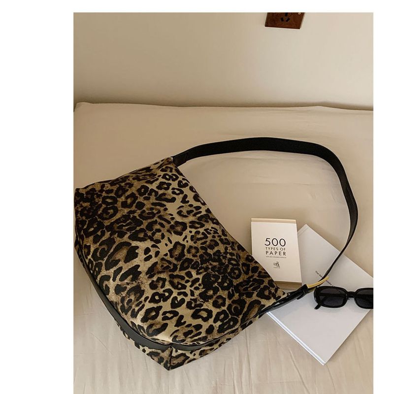 2025 Autumn/Winter New Niche High-end Women's Crossbody Bag, Loose And Comfortable, Multifunctional Commuter Design, Leopard Print Tote Bag_voghion.com