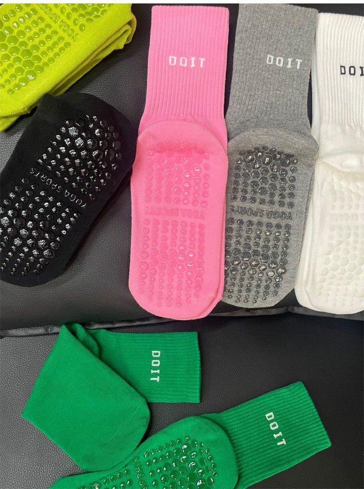 Surge Yoga For Women Indoor Fitness Mid-Calf Sports Anti-Pilling Jump Exercise Silicone Non-Slip Floor Pilates Socks_voghion.com