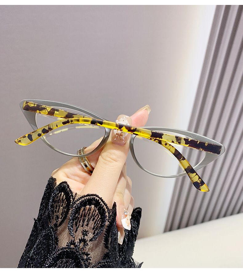 Europa und die Vereinigten Staaten Modetrend Damen Brillengestell Persönlichkeit Cat Eye Leichte Anti-Blau-Brille_voghion.com