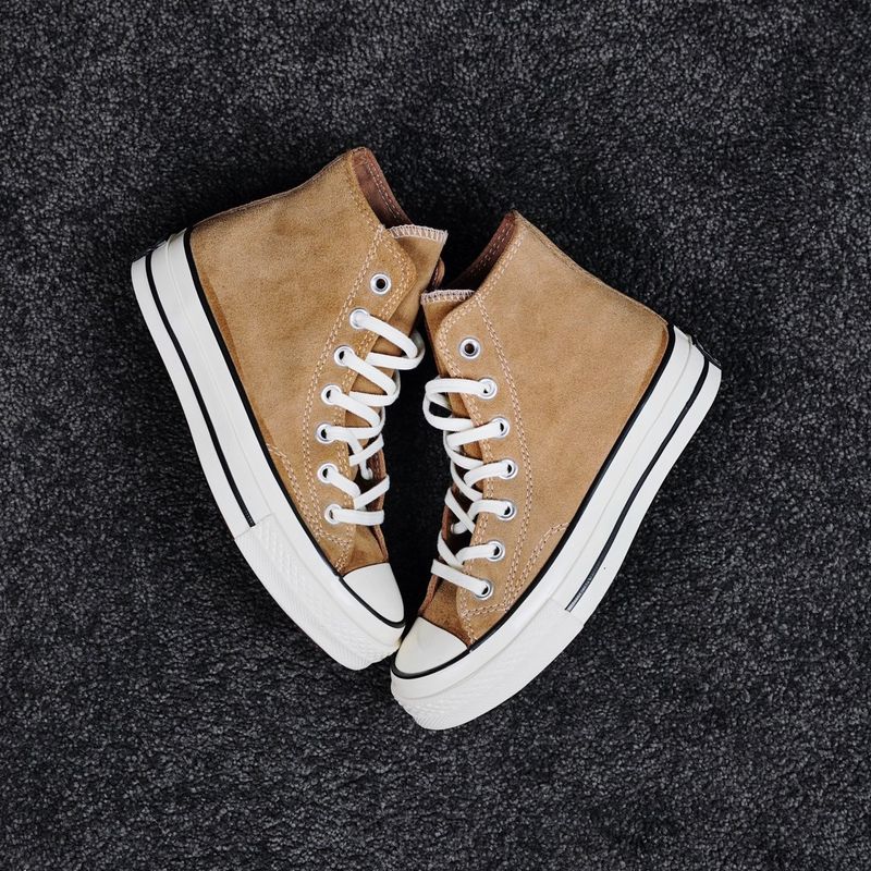 Scarpe da ginnastica alte in tela scamosciata anni '70 del 2023, stile da coppia femminile con 2 paia di lacci_voghion.com