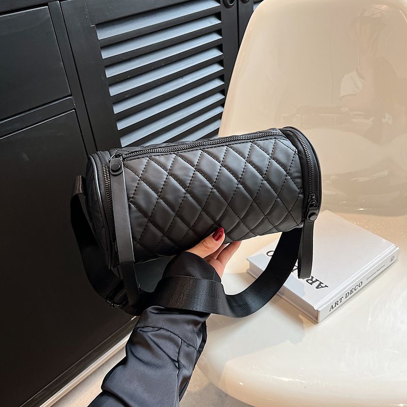 Nischendesigner für Frauen 2025 Neue High-End-Sommer-Stepp-Schulter-Crossbody-Zylindertasche_voghion.com