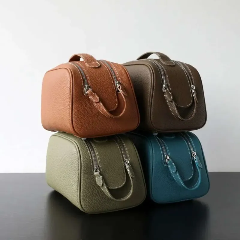 Designer 2025 Neue First-Layer-Rindsleder Damen Tragbare Reisetoilette Ins Style Erweiterte Kosmetikaufbewahrung Casual Bag_voghion.com