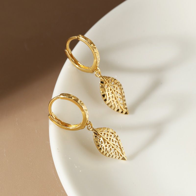 Orecchini in argento sterling con foglia lampeggiante, fibbia per orecchini, luce, lusso, autunno e inverno, stile di nicchia, orecchini da donna, gioielli di alta gamma_voghion.com