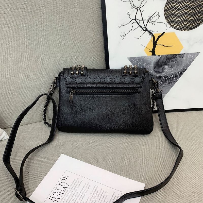 Borsa a tracolla vintage con tracolla a catena – Borsa a tracolla gotica punk con borchie a forma di teschio e laccetto da polso staccabile (tracolla regolabile in stile retrò boho)_voghion.com