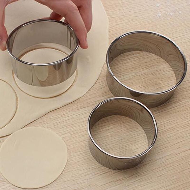 Kniddelenverpackungsform Press Dräi-Stéck-Set e Set vu blumefërmege ronne Wonton-Verpackung Kichen Edelstahl Kniddelenverpackung_voghion.com