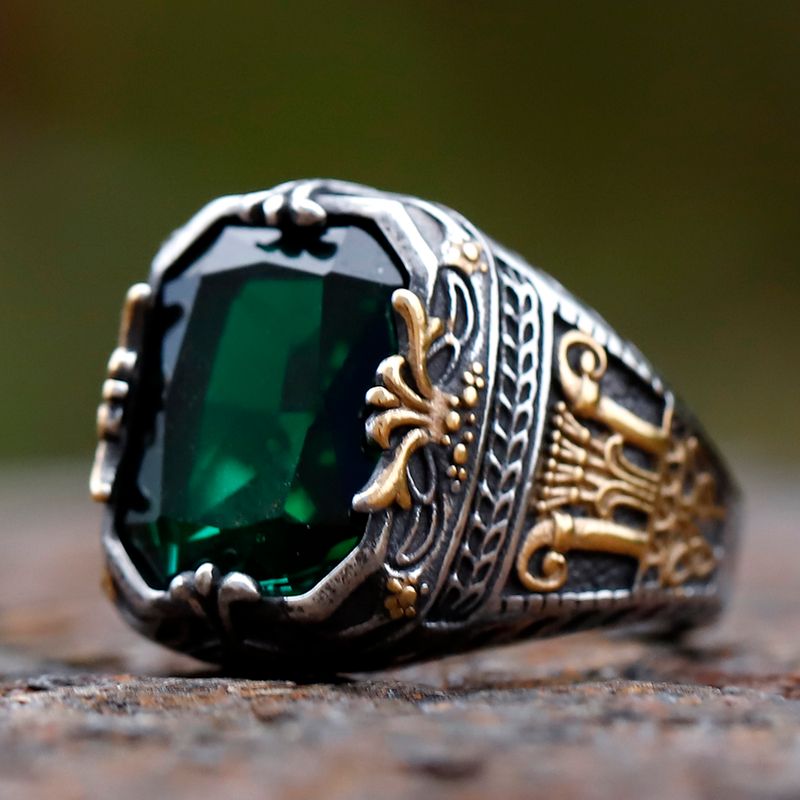 Vendite calde 2024 nuovi uomini in acciaio inossidabile moda corona totem con anello in zircone verde geometrico per gioielli da sposa per feste di anniversario_voghion.com