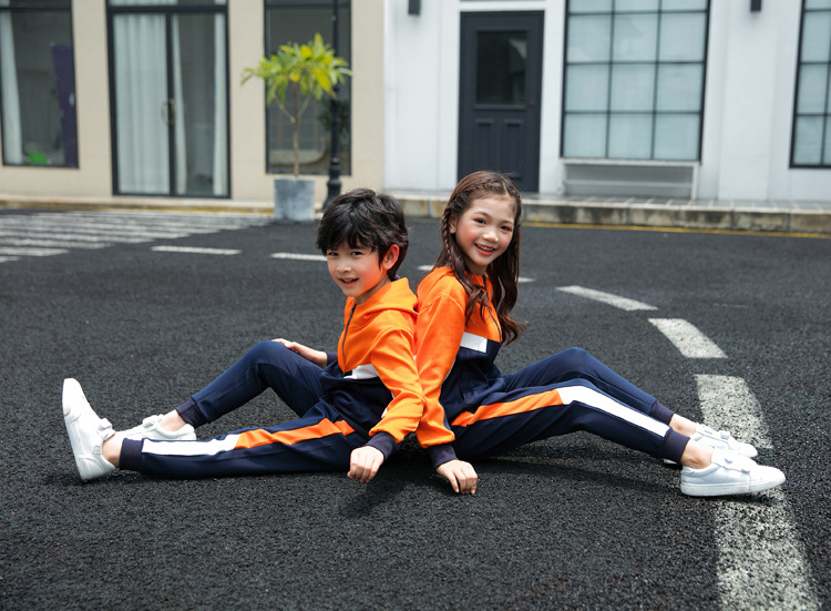 Familienkleidung Patchwork-Sportbekleidung für eine dreiköpfige Familie_voghion.com