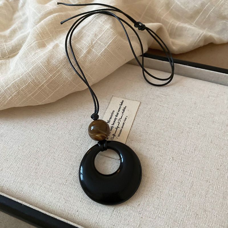 Vintage Distressed Bow Metal Necklace Ethnic Bohemian Simple Versatile Long Round Pendant 2025_voghion.com