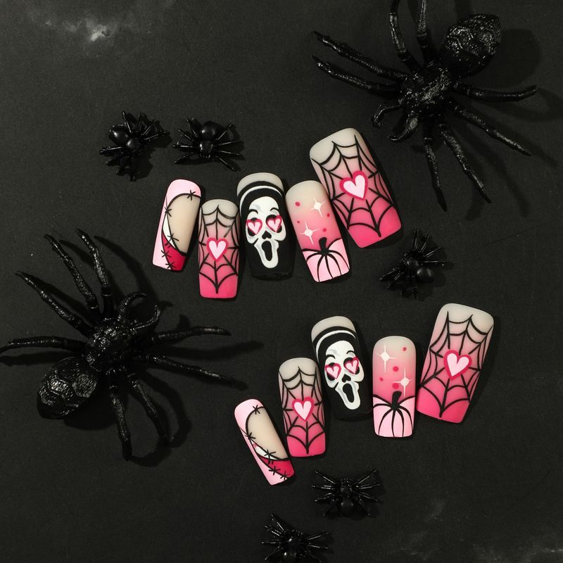 Unghie finte con armatura, nail art di Halloween, sfumatura rosa, amore, zucca, ragnatela, teschio, unghie finte_voghion.com